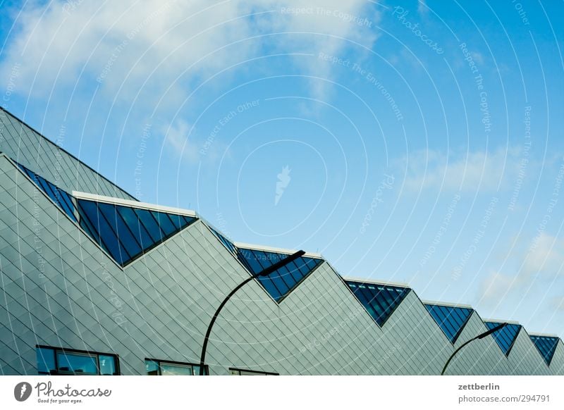 Dach Haus Stadt Hauptstadt Stadtzentrum Fußgängerzone Skyline Industrieanlage Fabrik Bauwerk Gebäude Architektur Mauer Wand fleißig diszipliniert Ausdauer