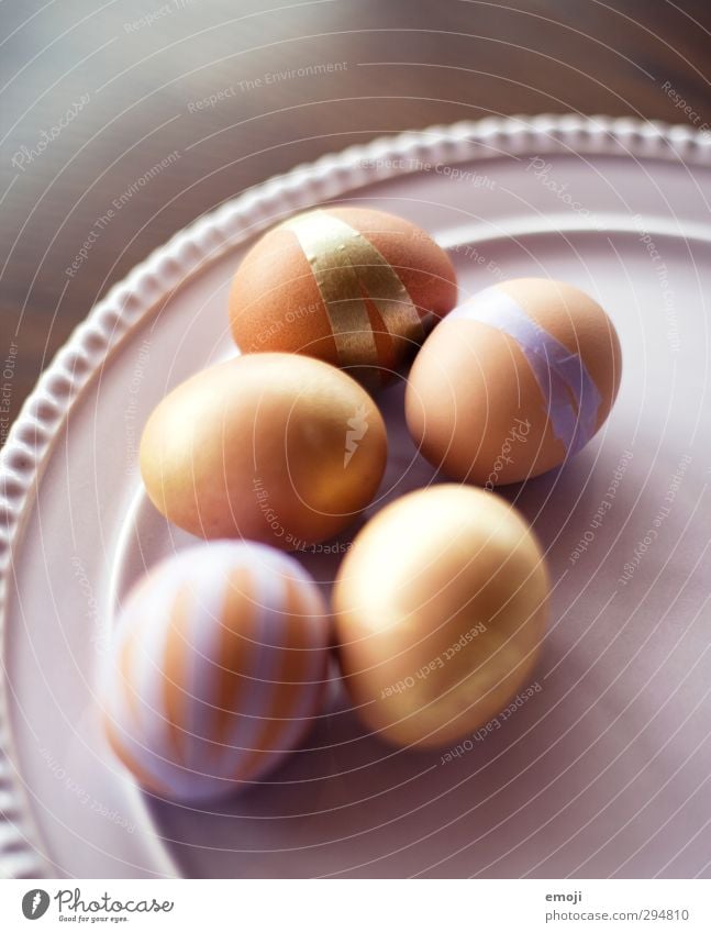 goldlila Ernährung Frühstück Büffet Brunch Bioprodukte Vegetarische Ernährung Teller natürlich violett Ostern Ei Farbfoto Innenaufnahme Menschenleer