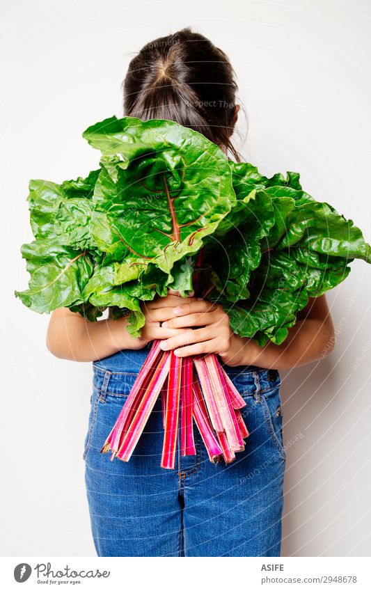 Liebe zum Gemüse Ernährung Vegetarische Ernährung Diät Kind Blatt frisch natürlich grün rot weiß Mangold Schweizer Mangold Regenbogen Mangold Vegane Ernährung