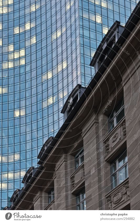 Tradition & Moderne Büro Wirtschaft Kapitalwirtschaft Geldinstitut Business Unternehmen Feierabend Frankfurt am Main Stadt Stadtzentrum Haus Hochhaus