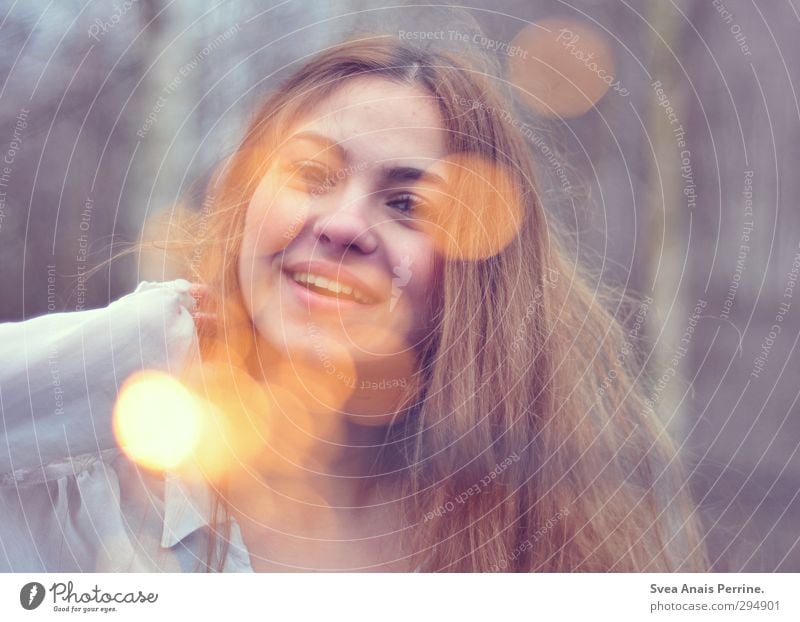 das schönste der welt-freude. feminin Junge Frau Jugendliche Kopf Haare & Frisuren Gesicht 18-30 Jahre Erwachsene Umwelt Natur Mode T-Shirt brünett langhaarig