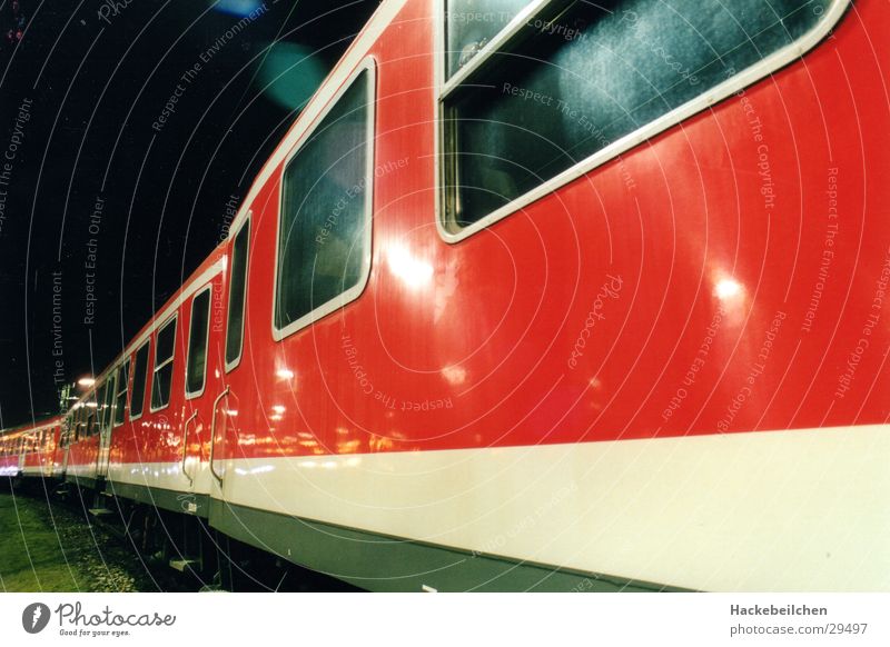 zug des lebens... Eisenbahn Nacht Nachtaufnahme Verkehr Bahnhof train yard