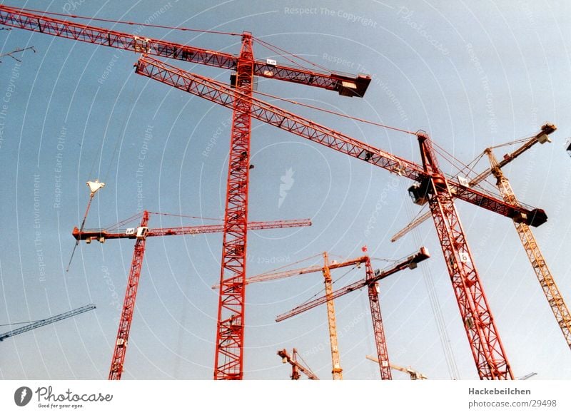 wenn das mal gut geht... Baustelle Industrie krahn Himmel bauen krähne