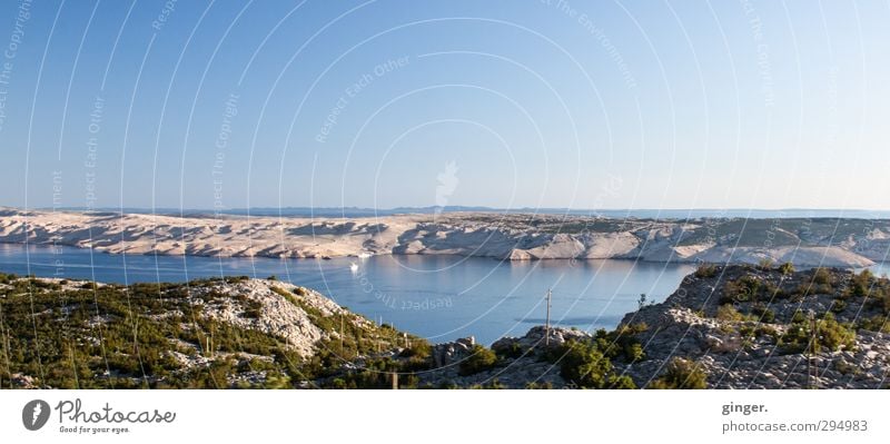 In weiter Ferne Umwelt Natur Landschaft Luft Wasser Himmel Wolkenloser Himmel Horizont Sommer Wellen Küste Insel Schwimmen & Baden Fähre Mittelmeer erobern