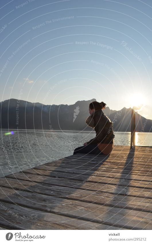 Licht am Ende des Berges Mensch feminin Mädchen Frau Erwachsene Körper Haut Kopf Haare & Frisuren Ohr Arme 1 Natur Landschaft Wasser Himmel Sonne Sonnenaufgang