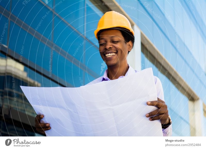 Kaufmann Ingenieur Entwickler mit Bauplanung Arbeit & Erwerbstätigkeit Beruf Handwerker Büro Industrie Business Mensch Mann Erwachsene Gebäude Architektur Hut