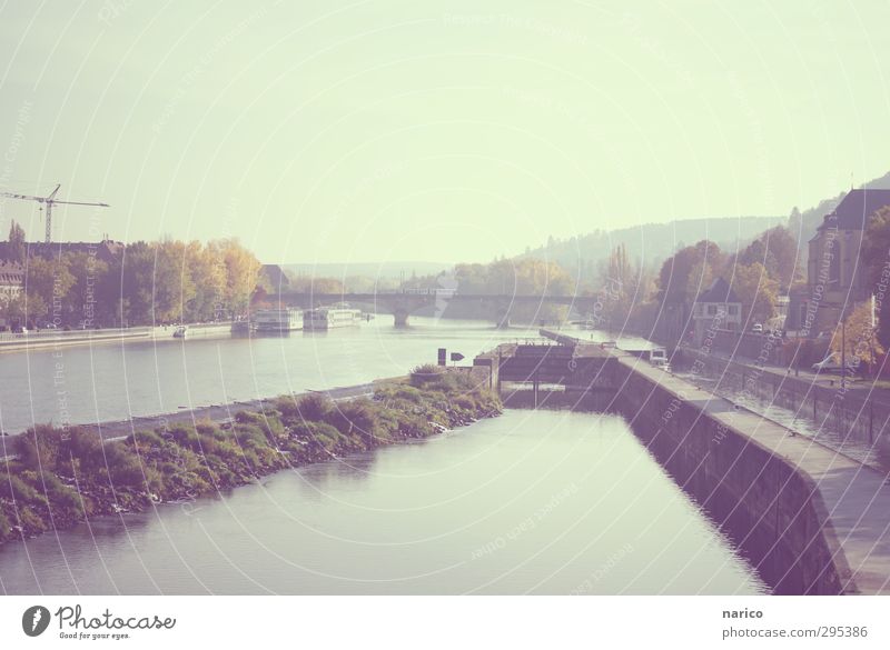 vintage Landschaft Wasser Wolkenloser Himmel Horizont Herbst Schönes Wetter Pflanze Flussufer Main Stadt Hafenstadt Stadtzentrum Altstadt Menschenleer Brücke