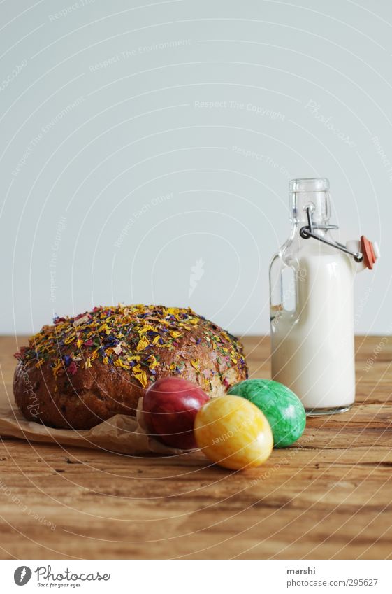 Osterfrühstück Lebensmittel Teigwaren Backwaren Brot Ernährung Essen Frühstück Picknick Getränk Milch braun gelb grün Gefühle Ei Ostern Osterei altehrwürdig