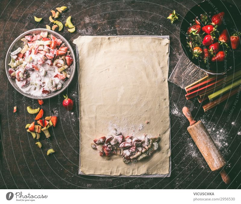 Erdbeerkuchen backen Lebensmittel Frucht Teigwaren Backwaren Kuchen Ernährung Bioprodukte Vegetarische Ernährung Geschirr Stil Design Gesunde Ernährung Sommer