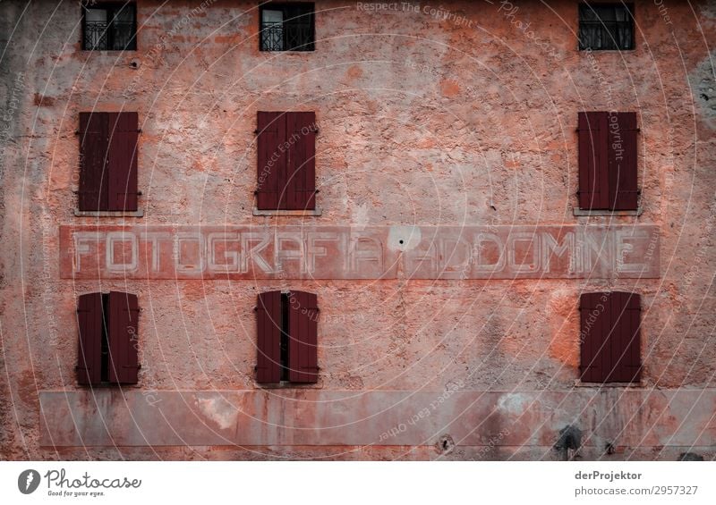 Irgendetwas mit Fotografie Ferien & Urlaub & Reisen Tourismus Ausflug Ferne Sightseeing Städtereise Berge u. Gebirge wandern Kleinstadt Stadtrand Haus Bauwerk