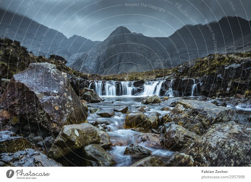 Fairy Pools auf Isle of Skye Ferien & Urlaub & Reisen Camping wandern Natur Landschaft Wasser Wolken Frühling schlechtes Wetter Nebel Bach Wasserfall natürlich