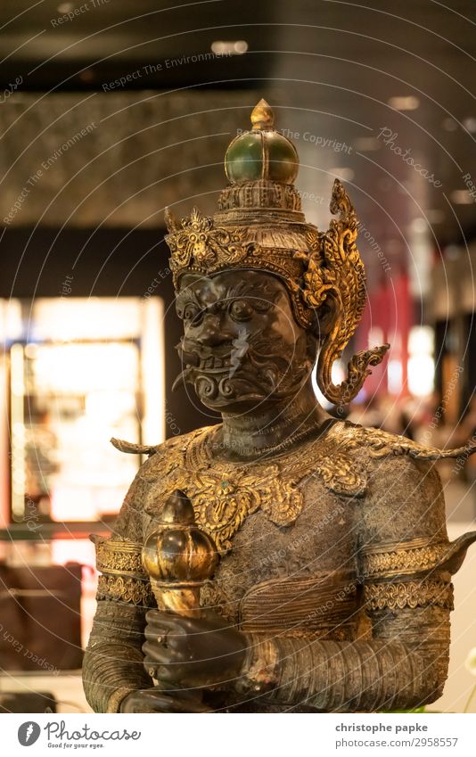 Statue von dem thailändischen Yaksha - dem Wächter Ferien & Urlaub & Reisen Ferne Kunst Skulptur Metall Gold alt bedrohlich exotisch fantastisch historisch Mut