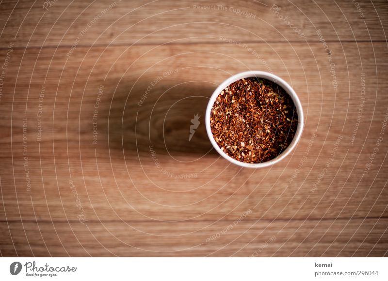 Chai Tee Lebensmittel Kräuter & Gewürze Chaitee Teepflanze Becher Laminat Holz frisch Gesundheit lecker rund trocken Farbfoto Gedeckte Farben Innenaufnahme