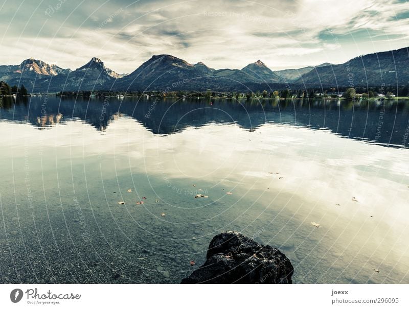 Abersee Berge u. Gebirge Landschaft Wasser Himmel Wolken Sommer Schönes Wetter Alpen Seeufer Wolfgangsee Österreich Stein hoch blau grau grün schwarz weiß