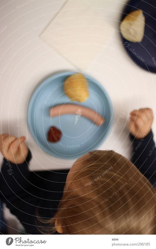 jetzt gehts um die wurst Lebensmittel Wurstwaren Brötchen Ketchup Ernährung Essen Mittagessen Fingerfood Gesunde Ernährung Häusliches Leben Wohnung Kinderzimmer