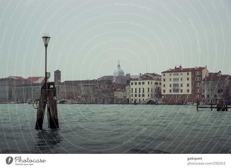 grau grau grau sind alle meine farben Winter Wetter schlechtes Wetter Nebel Regen Küste Venedig Altstadt Haus trist Stadt Tourismus Verfall Vergänglichkeit kalt