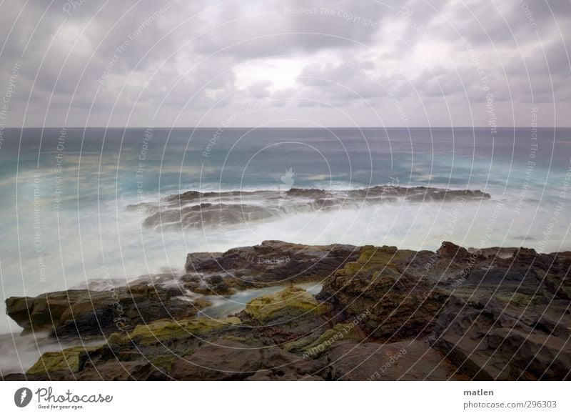 Atlantik Natur Landschaft Wasser Himmel Wolken Gewitterwolken Horizont Klima Wetter schlechtes Wetter Sturm Küste Fjord Meer blau braun grau Farbfoto