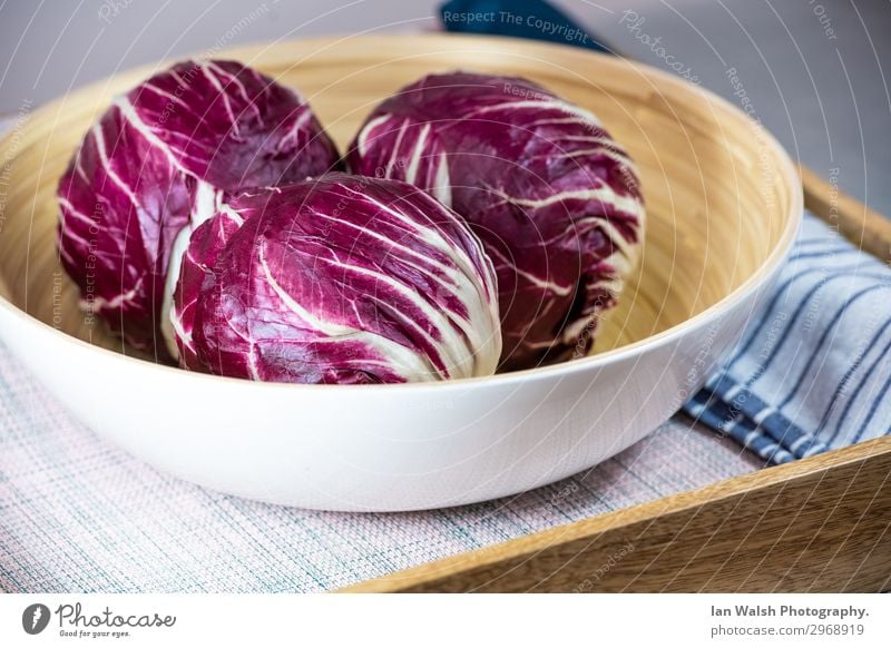 Radicchio Gemüse Salat Salatbeilage Ernährung Essen Frühstück Mittagessen Abendessen Bioprodukte Vegetarische Ernährung Diät Slowfood Italienische Küche