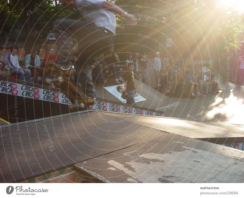 flieg weiter ! Licht Mann Gegenlicht Extremsport Skateboarding Sport Sonne Mensch fliegen Parkdeck