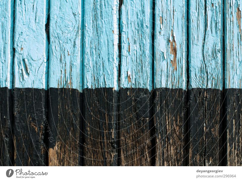 Alte rissige Farbe auf altem Karton Mauer Wand Holz dreckig blau grün weiß Konsistenz Hintergrund hölzern Holzplatte verwittert rau Grunge Riss texturiert