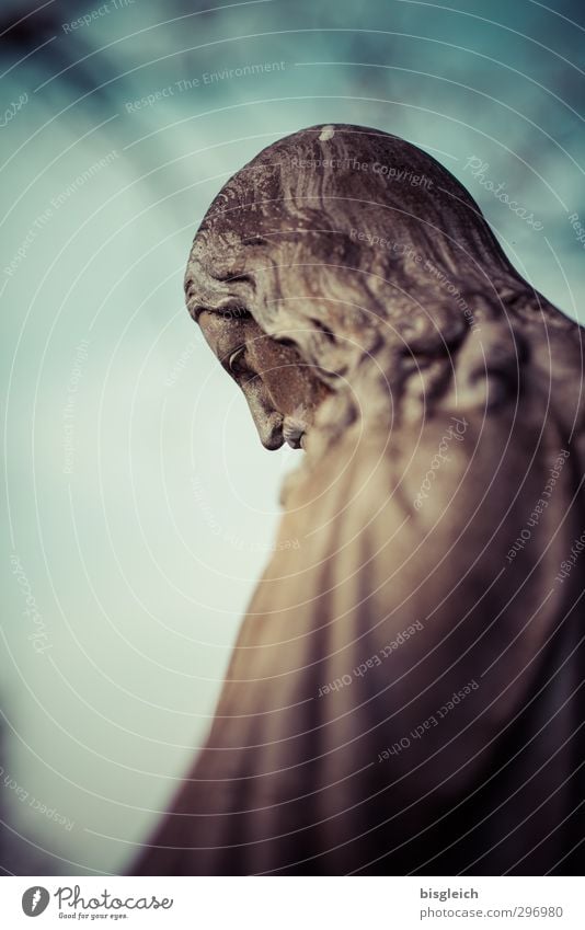 Christusfigur Skulptur Stein braun grün Traurigkeit Trauer Tod Religion & Glaube Jesus Christus Statue Friedhof Farbfoto Gedeckte Farben Außenaufnahme