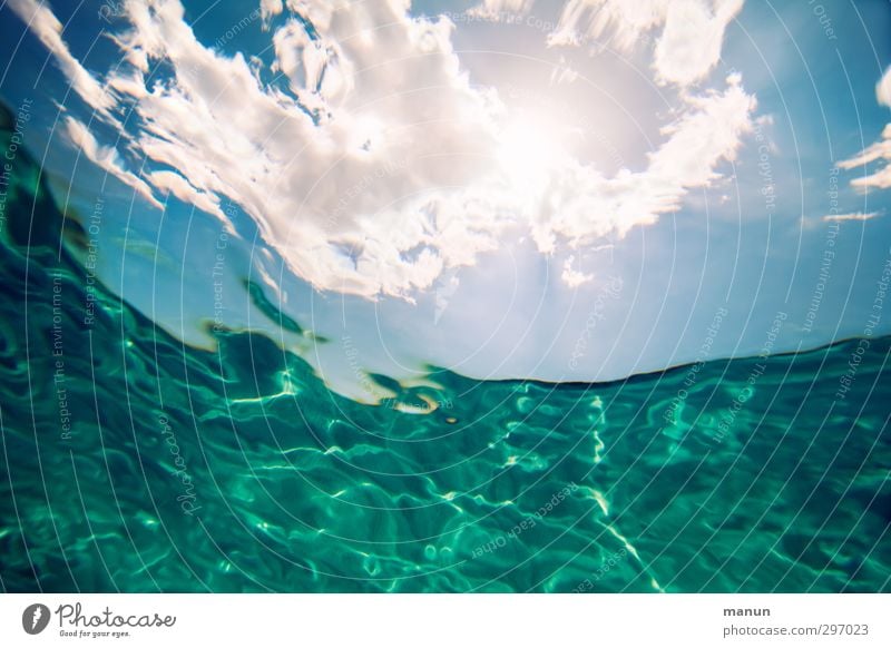 elementar Natur Urelemente Wasser Himmel Wolken Sonne Klima Schönes Wetter Wärme Wellen Meer Unendlichkeit positiv Zufriedenheit Erholung erleben Freiheit Leben