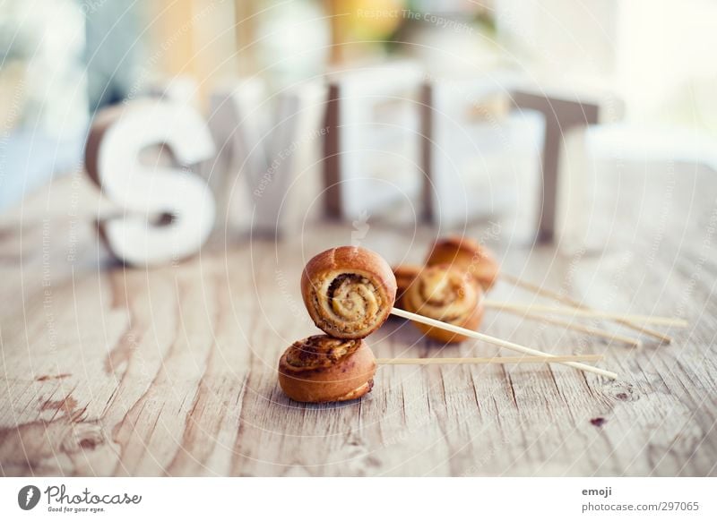 sweet Teigwaren Backwaren Kuchen Süßwaren hefeschnecke zimtschnecke Ernährung lecker süß Farbfoto Innenaufnahme Menschenleer Tag Schwache Tiefenschärfe