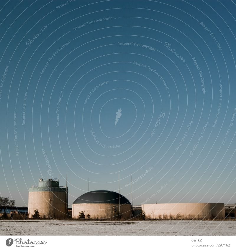 Lausitz Umwelt Landschaft Wolkenloser Himmel Horizont Feld Skyline Menschenleer Bauwerk Speicher Silo einfach retro rund blau rosa klobig Betonklotz Farbfoto