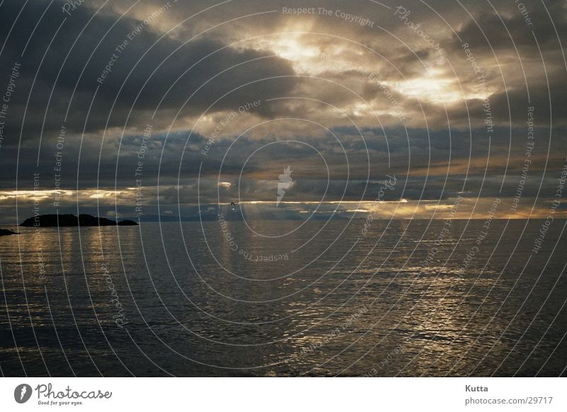 Meerblick Island Sonnenstrahlen Wolken Sommer