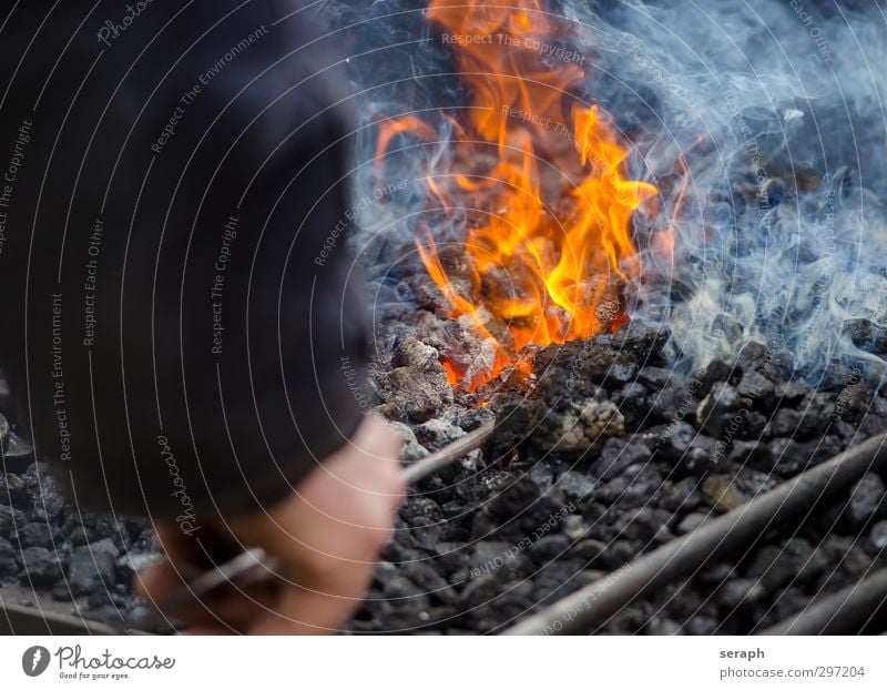 Schmiede schmieden Hammerschmiede Feuer Flamme Kohle smoke smoking heiß glühen Glut Flackern metal craft Mittelalter iron  work Tradition Eisenhütte Stahl