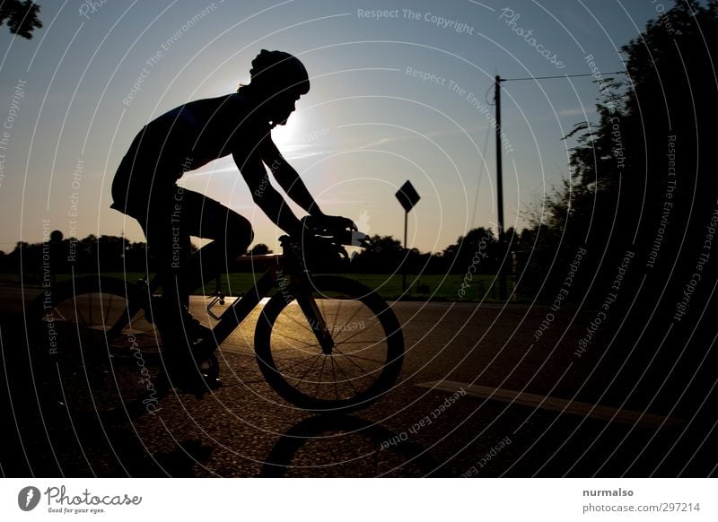 Radrennwendepunkt Freizeit & Hobby Sport Fitness Sport-Training Sportler Fahrradfahren Sportveranstaltung Mensch Körper Kopf Beine Natur Verkehr Helm