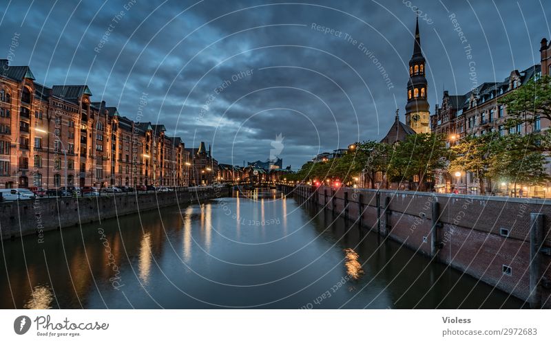 nightly... Hamburg Elbe Dämmerung Alte Speicherstadt Hafen Hafenstadt St. Katharinen Kirche Nacht dunkel Licht Langzeitbelichtung Reflexion & Spiegelung