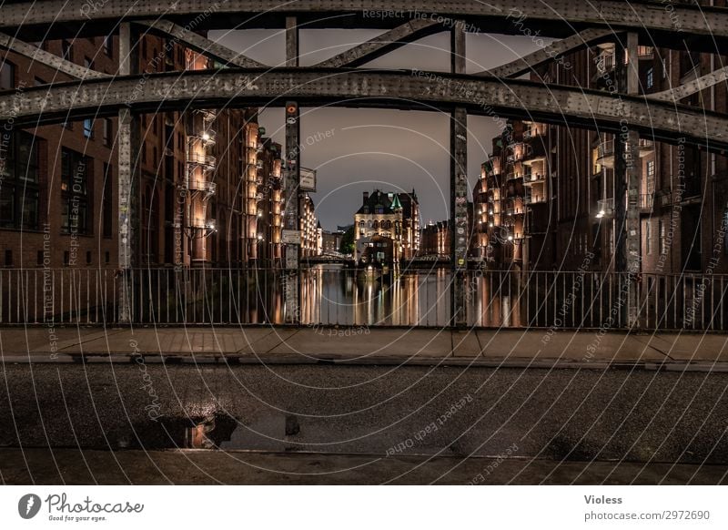 Nieselwetter Nachtleben Hafen Architektur ästhetisch historisch maritim rot Attraktion Großstadt Hafencity Hamburg Hamburger Hafen Bridge Illumination