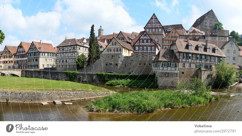 Panorama Schwäbisch Hall Haus Wolken Sommer Bach Fluss Deutschland Europa Kleinstadt Stadt Altstadt Gebäude Architektur Fachwekhaus alt Bekanntheit Fachwerkhaus