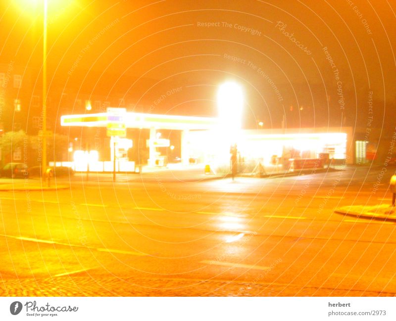 midnite-tanke Tankstelle Nacht Langzeitbelichtung Mischung