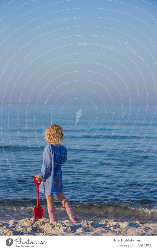 Blue Ferien & Urlaub & Reisen Ferne Sommer Strand Meer Wellen Mensch Kind Mädchen Kindheit Leben Körper 1 3-8 Jahre Wasser Wolkenloser Himmel Ostsee Erholung