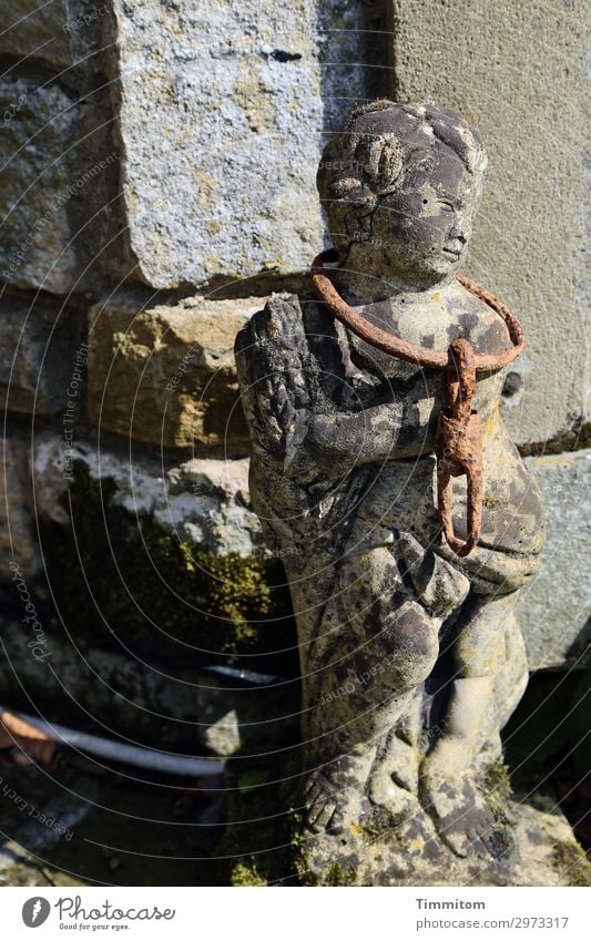 Der Mühlstein ist schon mal weg... Ferien & Urlaub & Reisen Großbritannien Haus Eingang Steinfigur Metallring stehen warten alt Gefühle Irritation Yorkshire