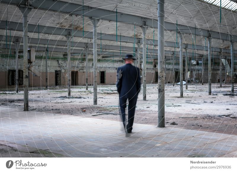 Erinnerungen Renovieren Innenarchitektur Raum Arbeitsplatz Fabrik Industrie Business Mittelstand Ruhestand Feierabend Mensch maskulin Mann Erwachsene