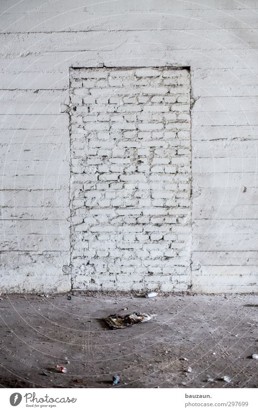 da hab ich mir soviel mühe gegeben | zugemauert. Hausbau Renovieren Handwerker Baustelle Fabrik Industrieanlage Ruine Mauer Wand Fassade Tür Stein Beton bauen