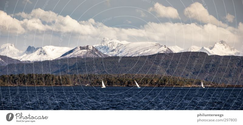 In den Mai segeln Freude Ferien & Urlaub & Reisen Tourismus Ausflug Ferne Sightseeing Sonne Meer Wellen Segeln Natur Landschaft Urelemente Wolken Frühling