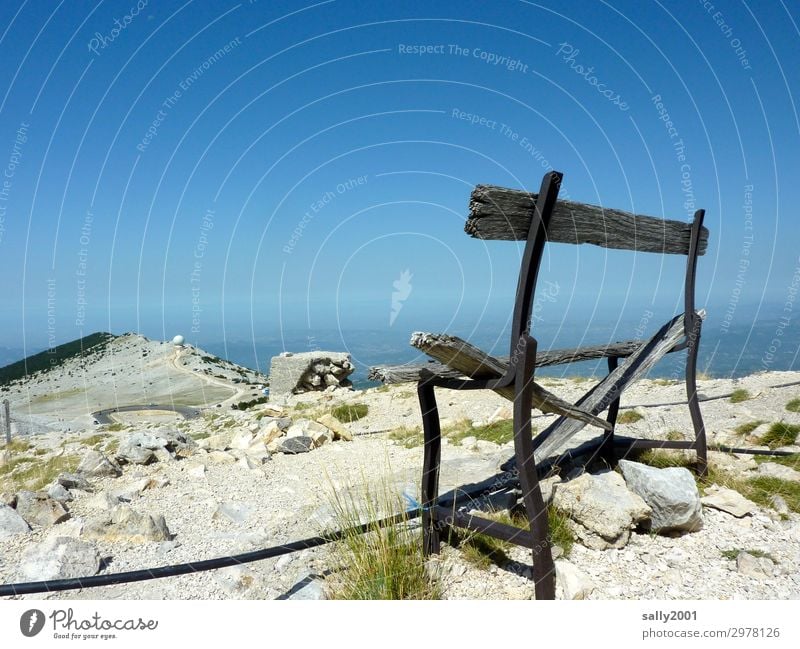 provenzalischer Ausblick... Wolkenloser Himmel Sommer Schönes Wetter Berge u. Gebirge Mont Ventoux außergewöhnlich Ferne Provence Bankgebäude kaputt Kabel