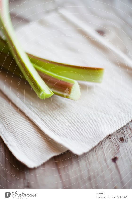 Rhabarber Gemüse Ernährung Bioprodukte Vegetarische Ernährung Tuch lecker natürlich grün Farbfoto Innenaufnahme Nahaufnahme Menschenleer Tag