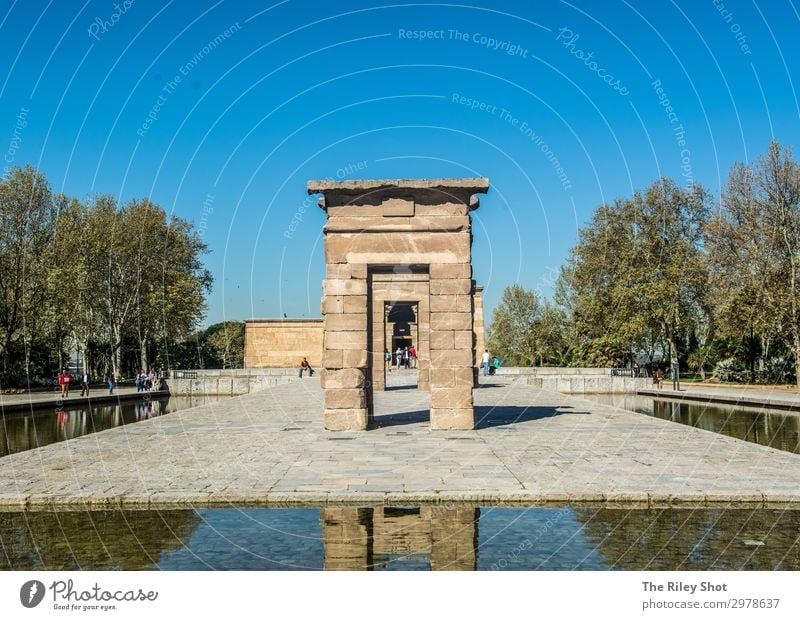 Eine Szene im Tempel Debod, Madrid. Lifestyle Ferien & Urlaub & Reisen Tourismus Ausflug Abenteuer Sightseeing Städtereise Sommer Umwelt Spanien Ruine Park