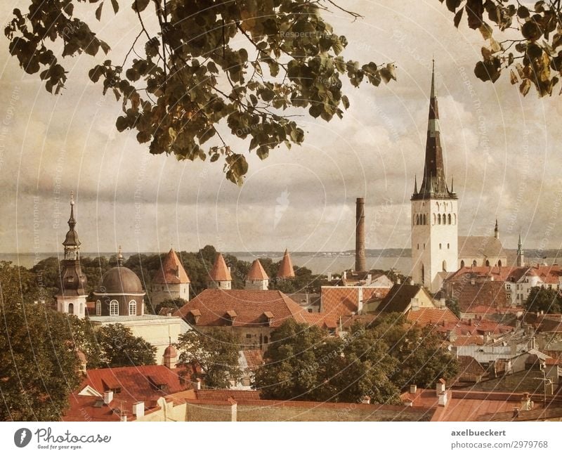 Tallinn Estland im Retro Look Ferien & Urlaub & Reisen Tourismus Sightseeing Städtereise Stadt Hauptstadt Stadtzentrum Altstadt Skyline Haus Kirche Gebäude