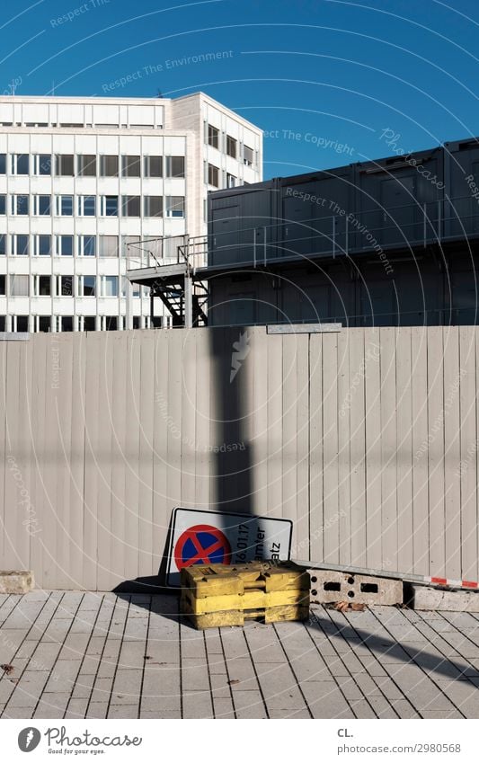 bauarbeiten Baustelle Wirtschaft Himmel Wolkenloser Himmel Düsseldorf Stadt Stadtzentrum Menschenleer Haus Hochhaus Bauwerk Gebäude Architektur Mauer Wand