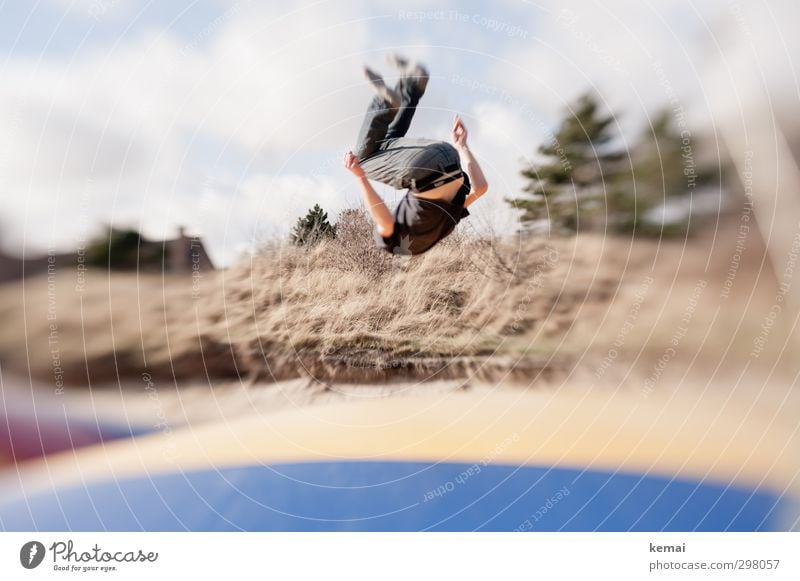 Rømø | Saltoman Freizeit & Hobby Spielen Sport Trampolin Mensch maskulin Junger Mann Jugendliche Erwachsene Leben Körper Rücken Arme Gesäß Beine 1 18-30 Jahre