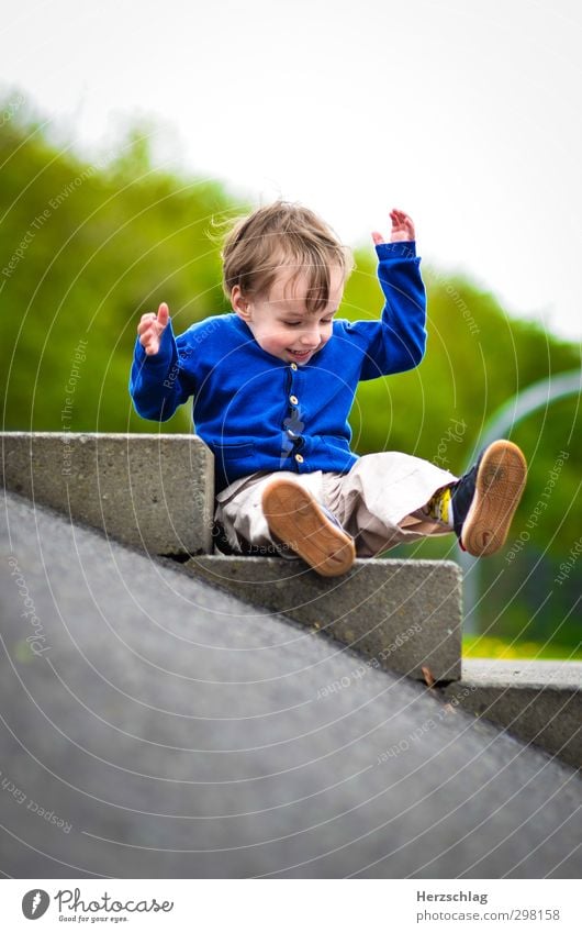 schwerelos... Spielen Kleinkind Junge 1 Mensch 1-3 Jahre Theaterschauspiel fliegen lachen schreien authentisch Coolness frech frisch Glück trendy klein niedlich