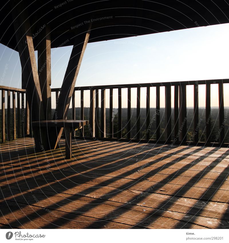 Abendlicht Umwelt Natur Landschaft Himmel Horizont Turm Balkon Geländer Sitzgelegenheit Holz hoch Gefühle Lebensfreude Romantik Vorsicht Gelassenheit geduldig