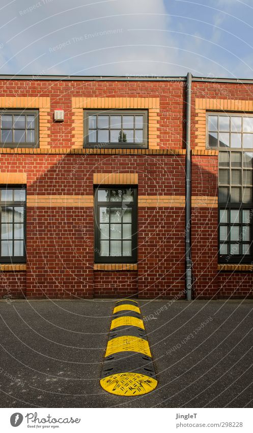 ut köln | ehrenfeld | Schwellenhaushalt Köln-Ehrenfeld Deutschland Europa Stadt Haus Architektur Fabrik Mauer Wand Fassade Fenster Fallrohr leuchten historisch