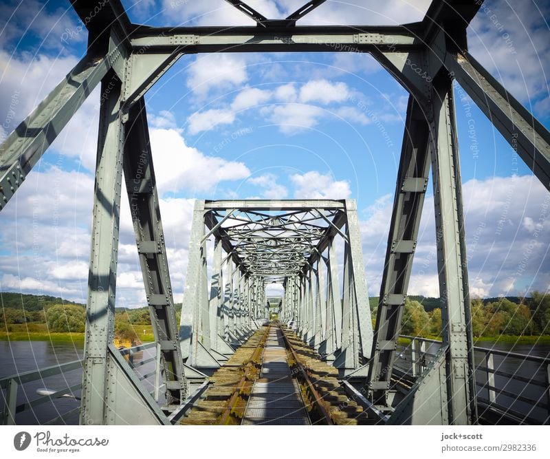 offen stillgelegt, Oder Architektur Wolken Sommer Schönes Wetter Fluss Bauwerk Gleise eckig historisch Freiheit Vergangenheit lost places Kulturdenkmal